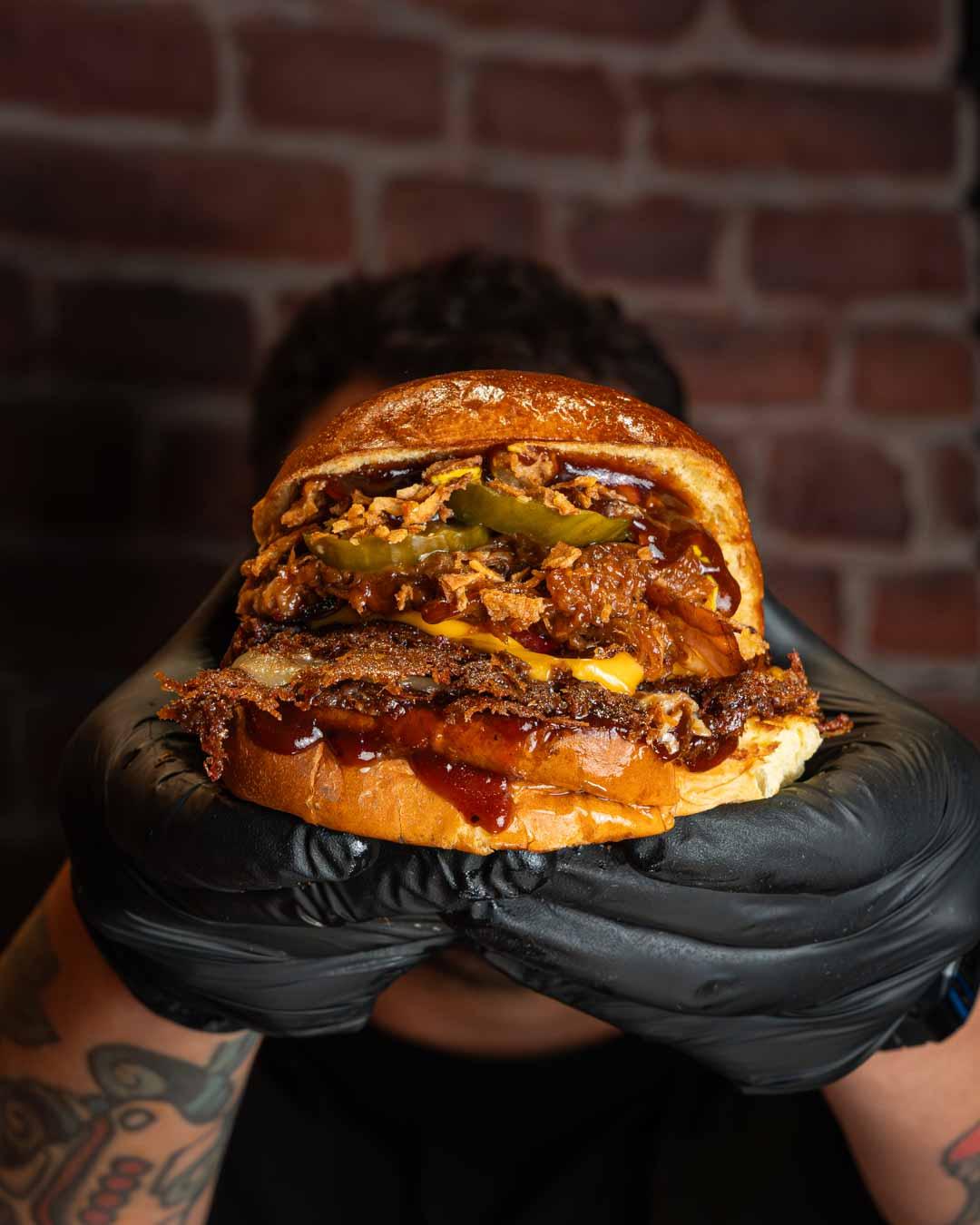 Hamburguesa con bacon y pull pork