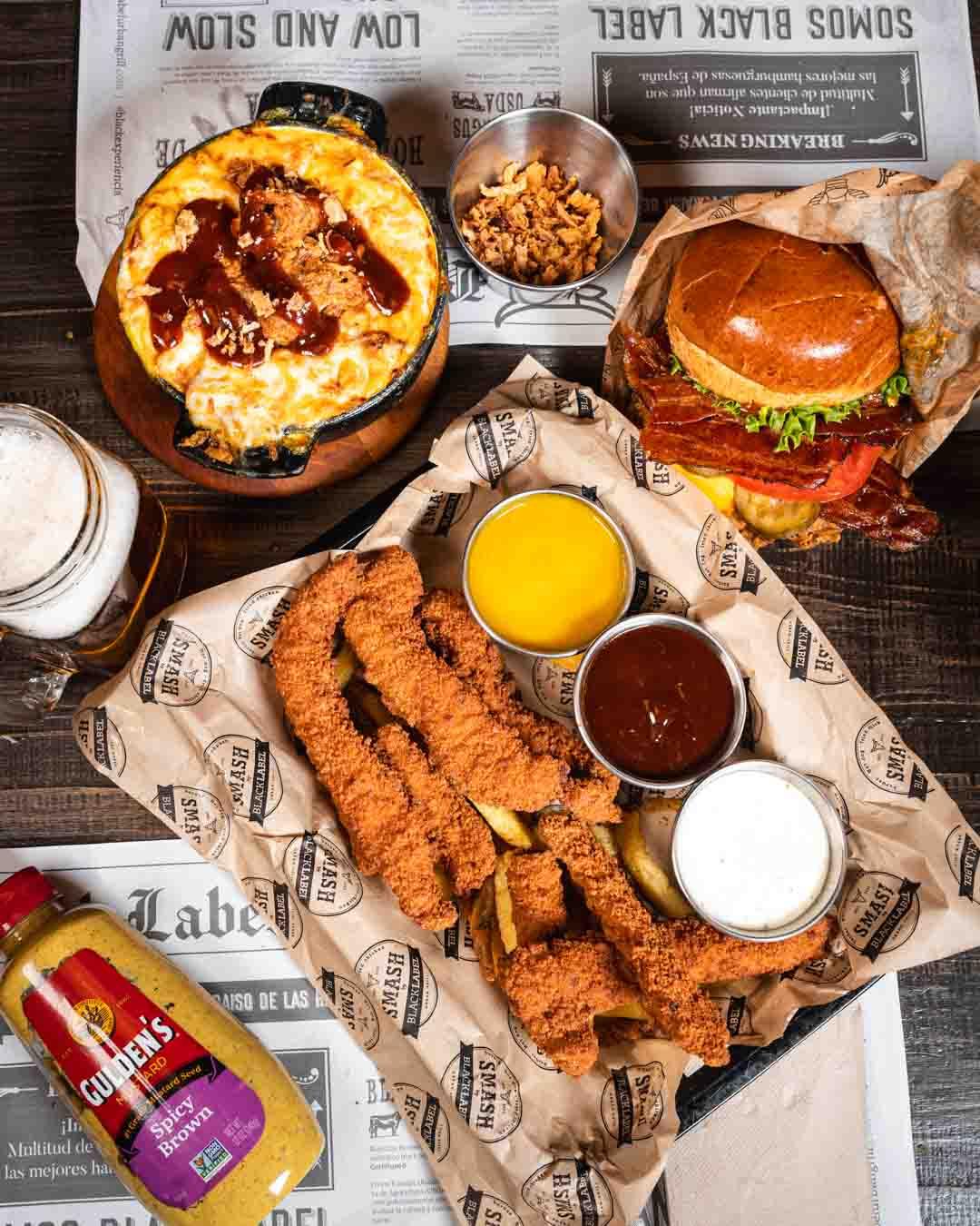 Mesa con comida