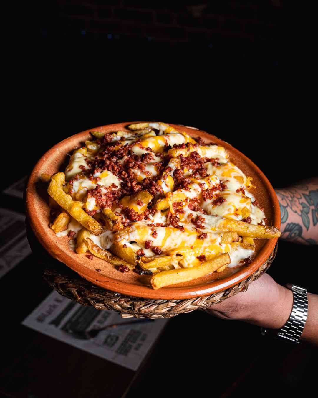 Patatas con bacon y queso