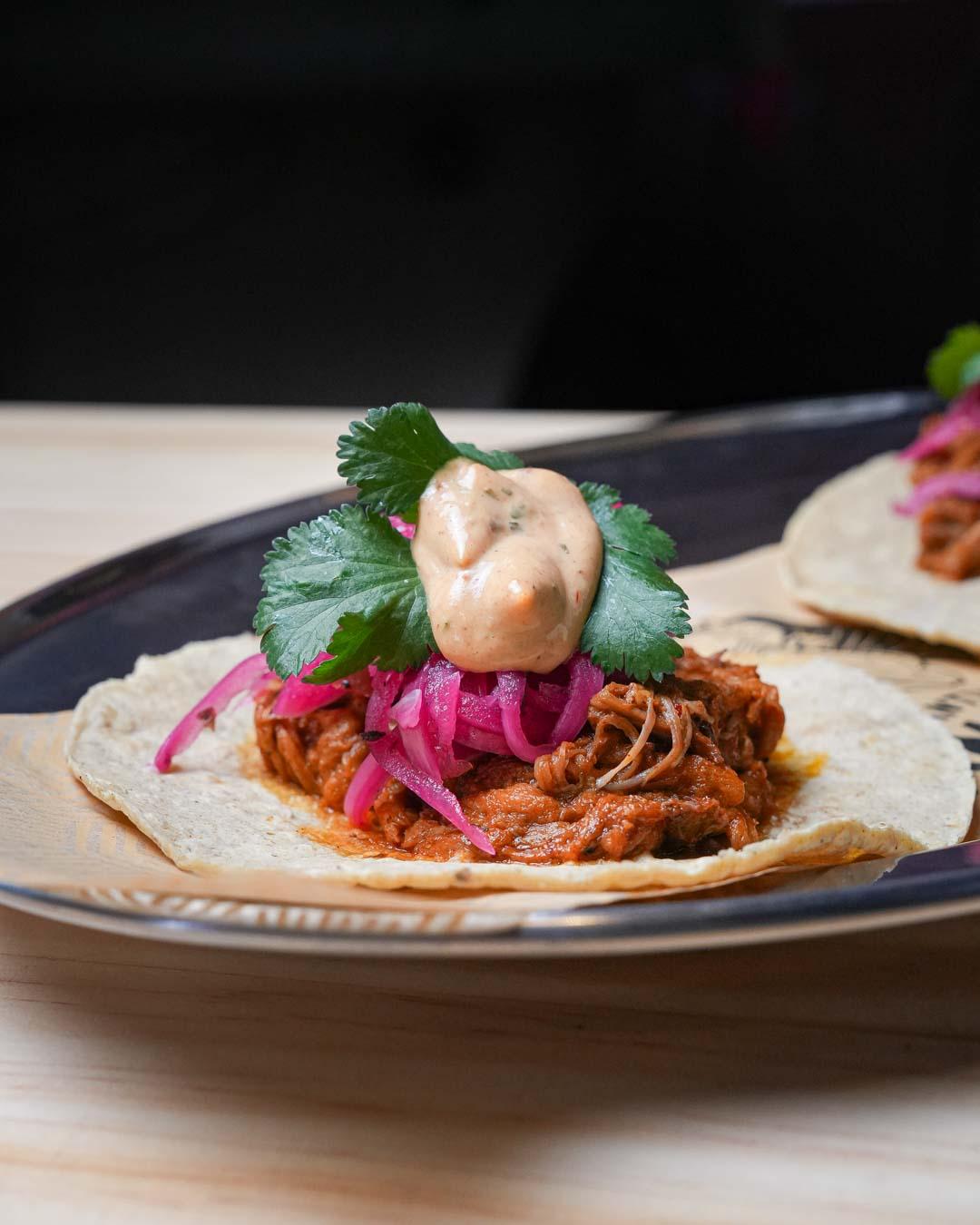 Taco sobre la mesa