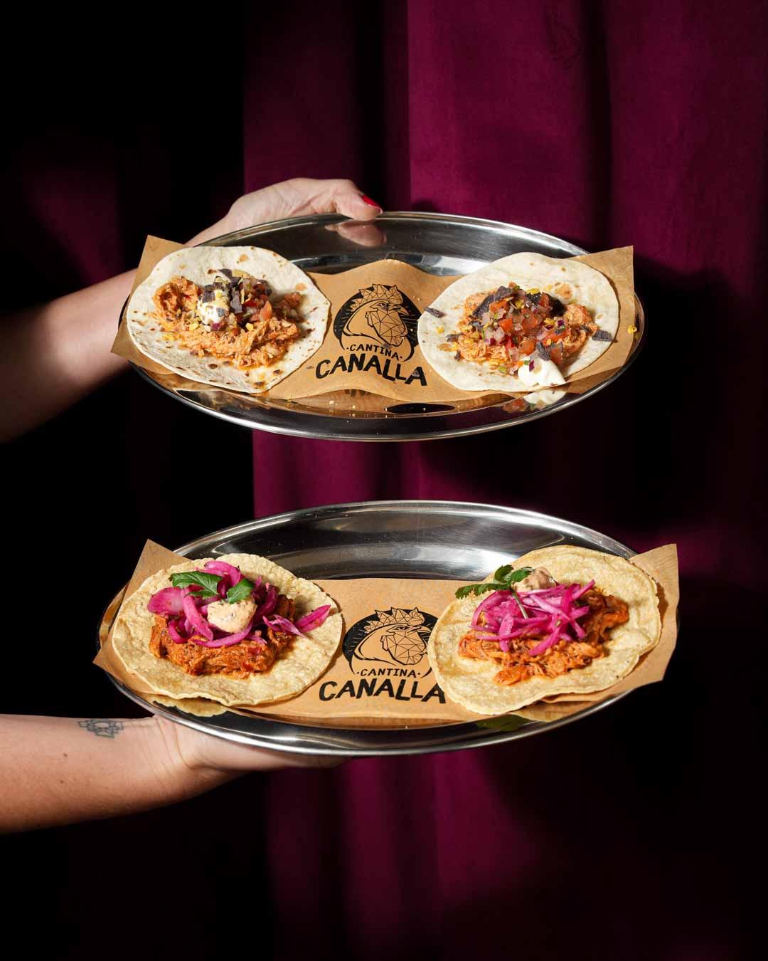 Dos platos de tacos